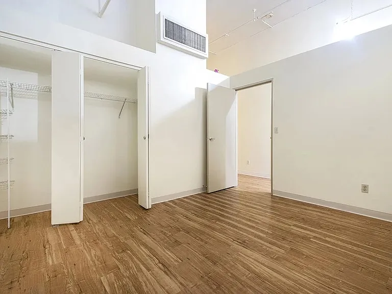 1555 California St #301 — Photo 7