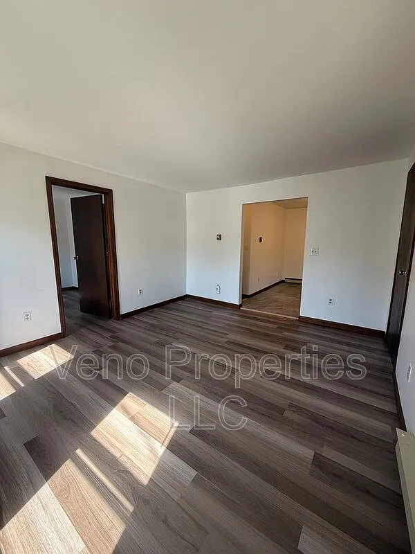 2 bed, 1.0 bath, 1000 sqft, $2,050 — Photo 4