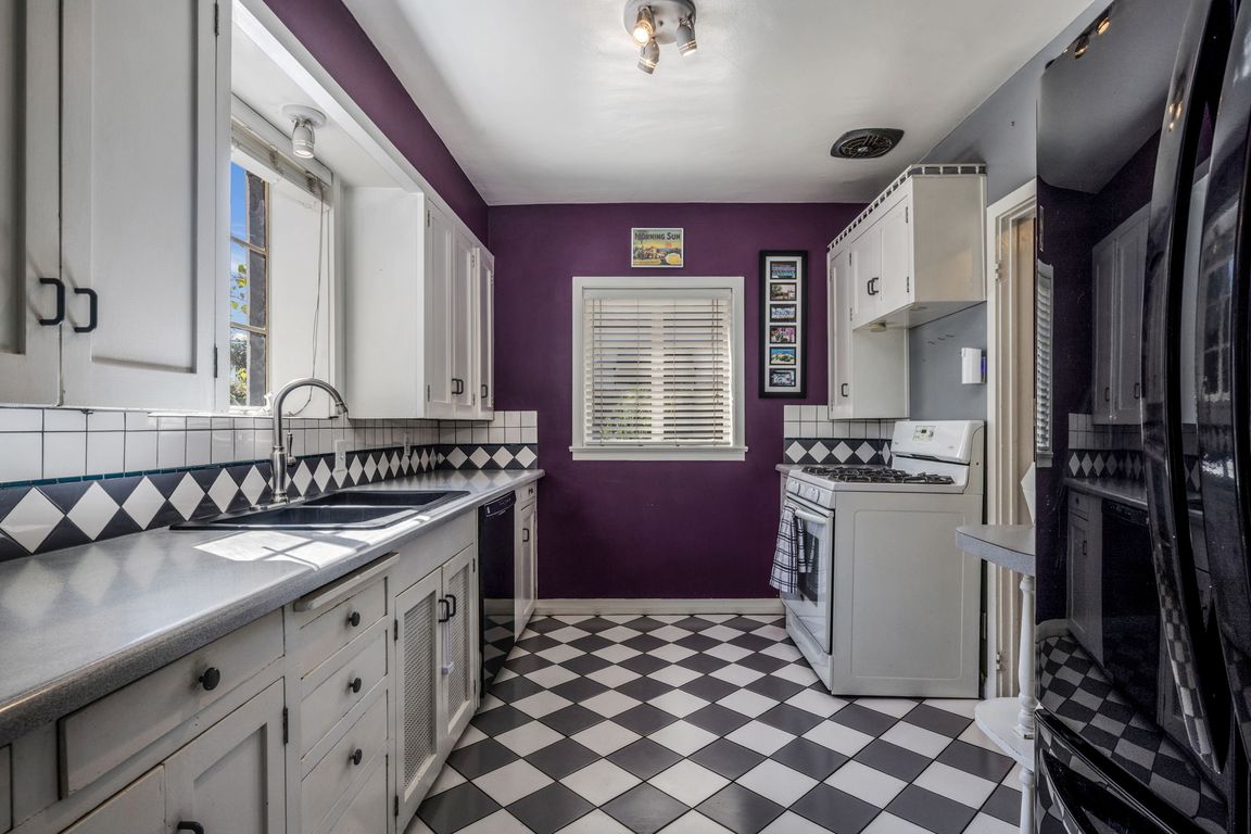 next background image