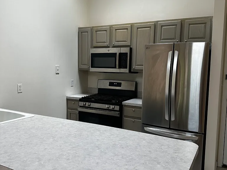 200 Davis Ave #13C — Photo 14
