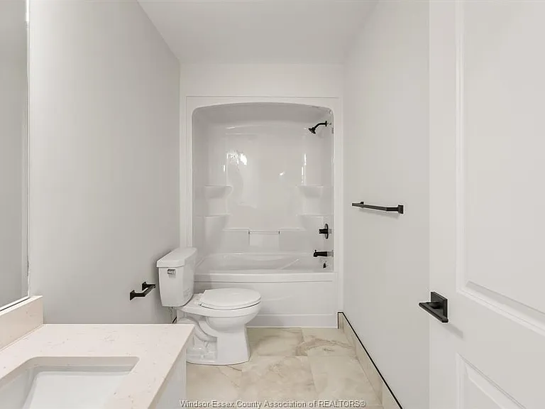 160 McLellan Ave #B — Photo 21