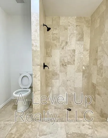 231 W 28th St — Photo 18