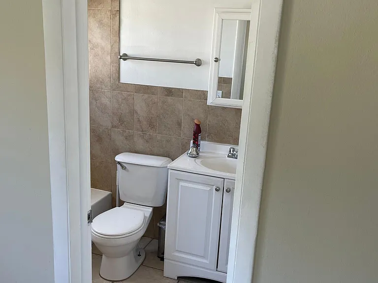 425 NE 7th Ave #8 — Photo 10
