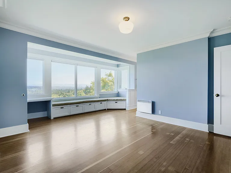 1522 E Howe St — Photo 14
