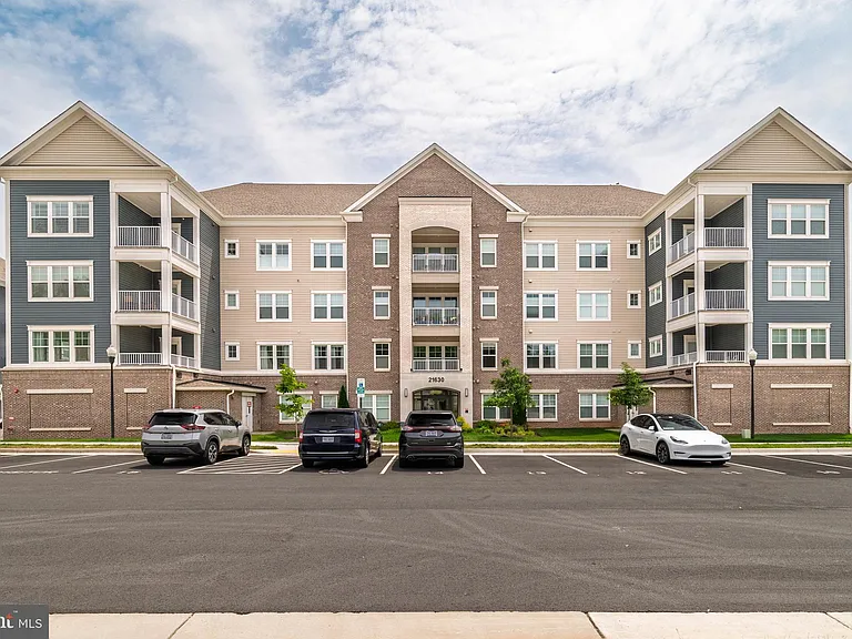 21630 Hawksbill High Cir #405 — Photo 3