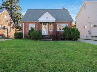 17932 Neff Rd, Cleveland, OH 44119