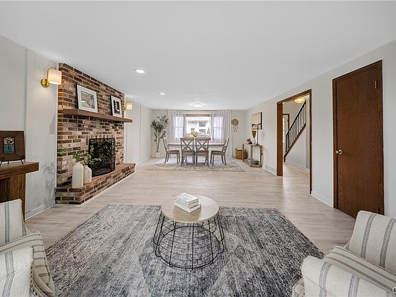 5th image of 7853 Vernon Rd S