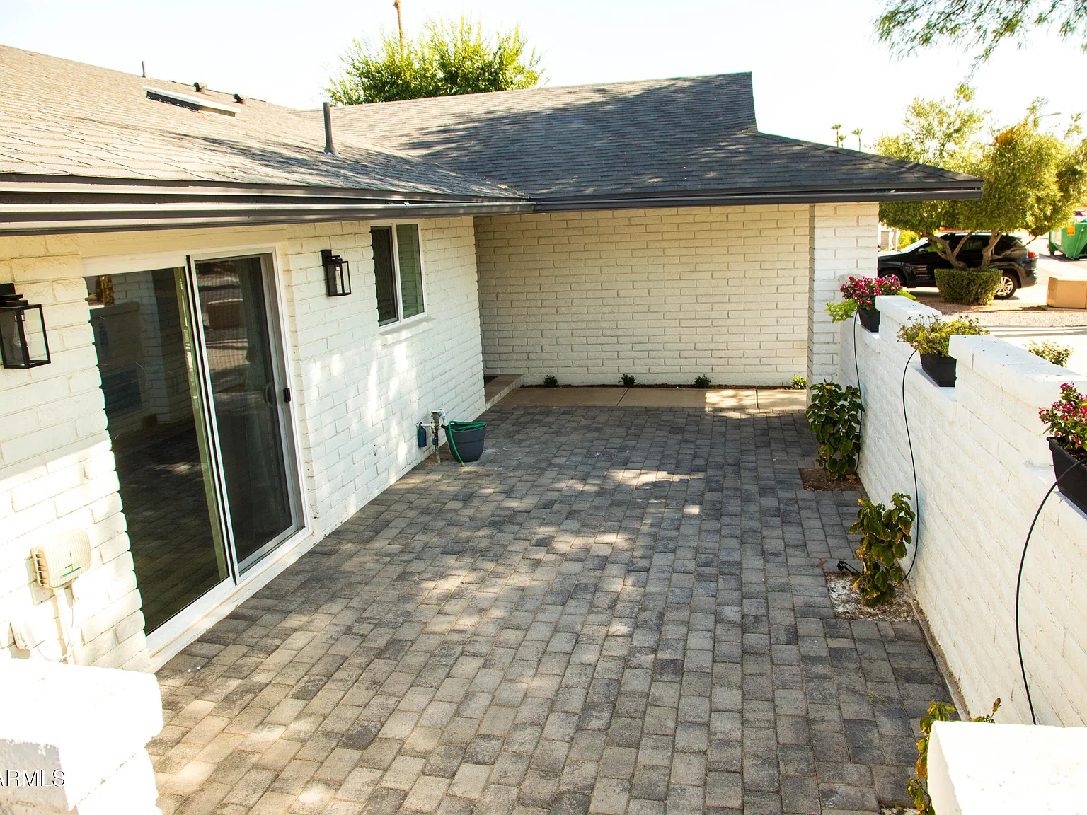 3 bed, 2.0 bath, 2047 sqft, $4,600 — Photo 3
