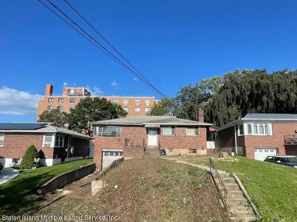 25 Clinton Ct, Staten Island, NY 10301