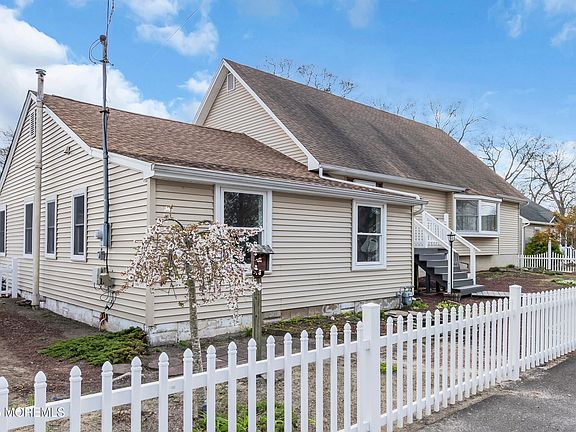 3rd image of 638 Barnegat Avenue