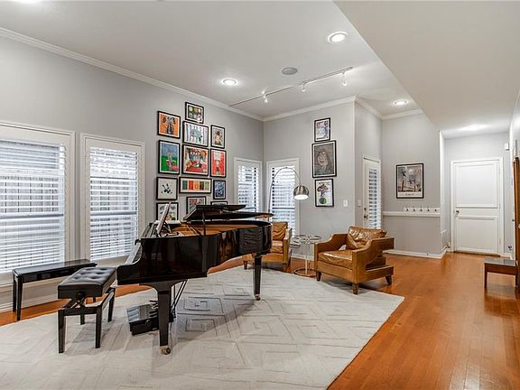 2nd image of 3647 Asbury St