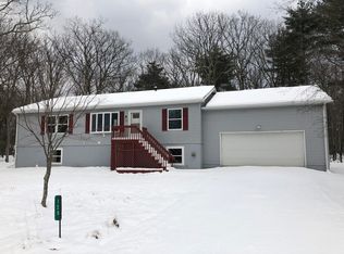 129 Maria Ln, Dingmans Ferry, PA 18328