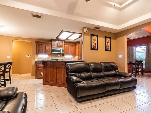 3rd image of 4905 N Cypress St