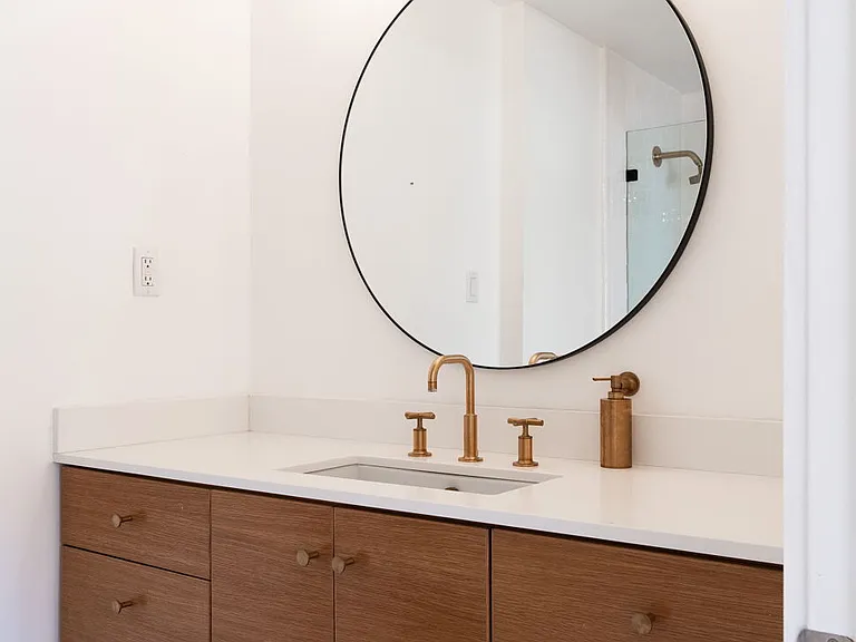 339 Isabel St — Photo 13