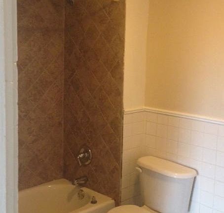 3rd image of 2823 Brooks Ave