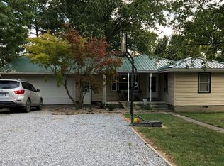 603 N Virginia St, Mc Leansboro, IL 62859