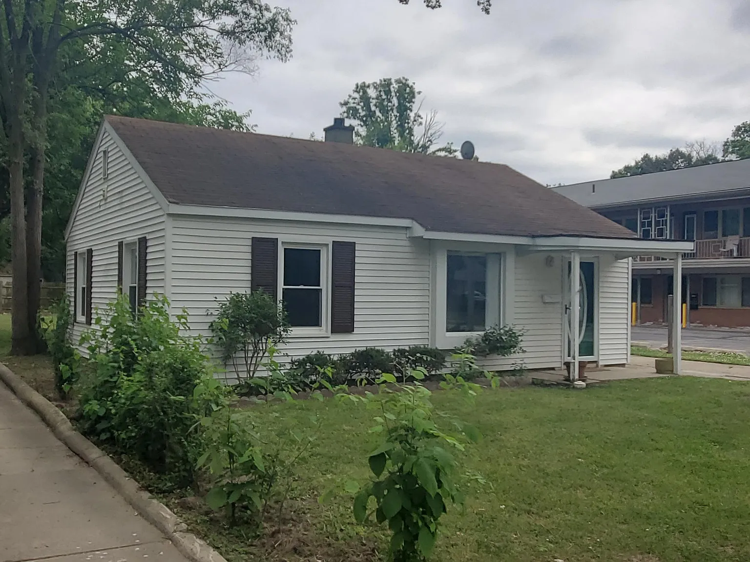 2 bed, 855 sqft, $1,750 — Photo 2
