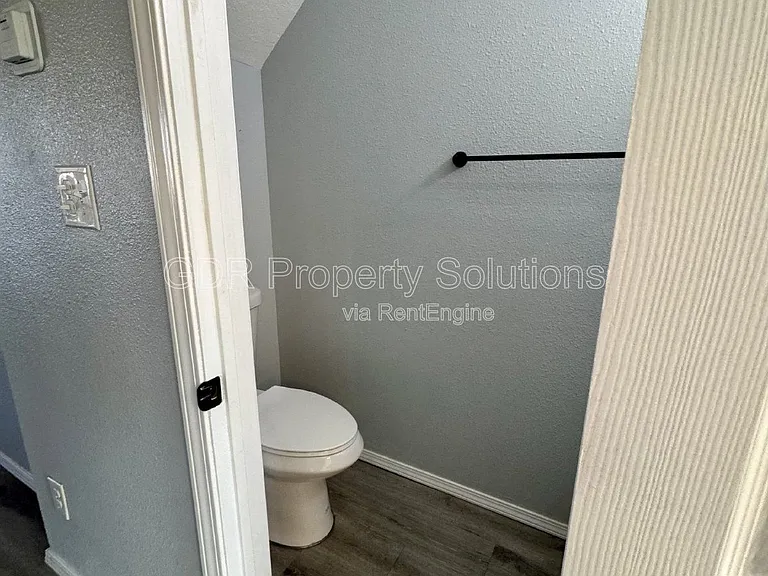 700 Fruit Ave NW — Photo 6