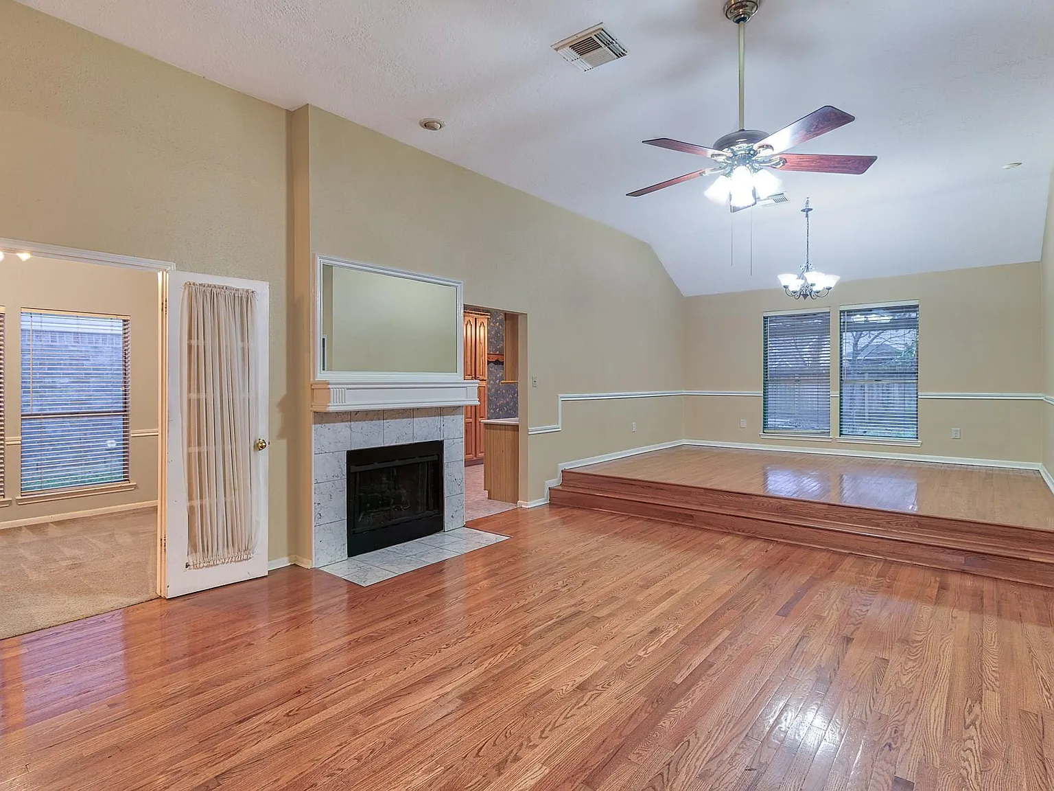 3 bed, 2.0 bath, 1820 sqft, $2,300 — Photo 4
