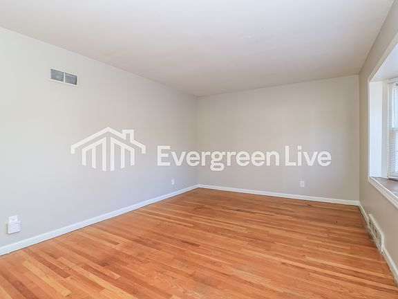4th image of 926 Lindsay Ln