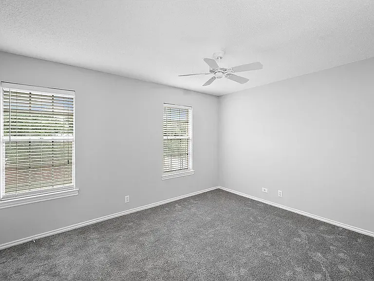 1095 Roaring Springs Rd — Photo 10