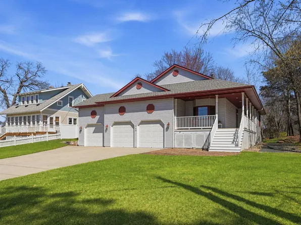 808 Hallam Ave N, Mahtomedi, MN 55115