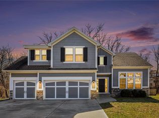 1207 E 15th St, Kearney, MO 64060