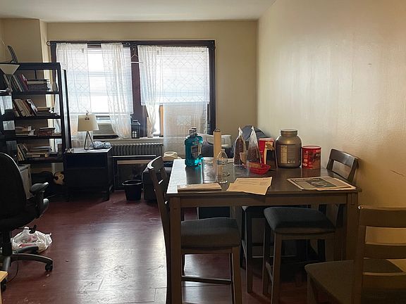 3rd image of 1211 W Elmdale Ave APT 7