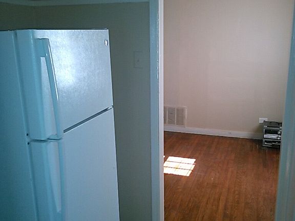 3rd image of 3005 Texas Blvd