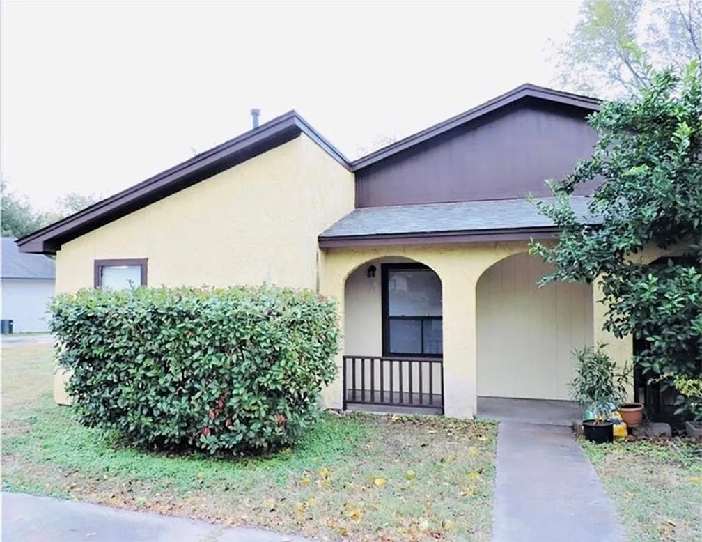 2 bed, 811 sqft, $1,000 — Photo 1