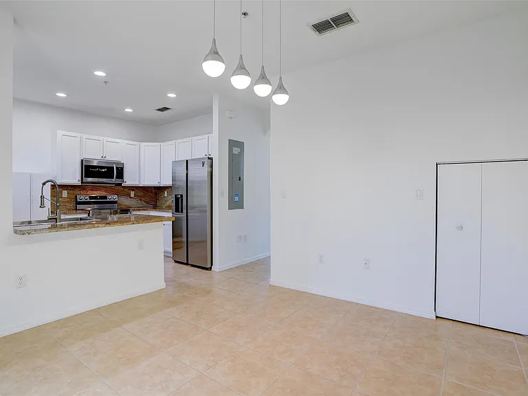 2851 W Prospect Rd #305 — Photo 8