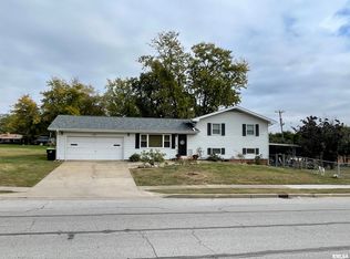 400 Massey Ln, Jacksonville, IL 62650
