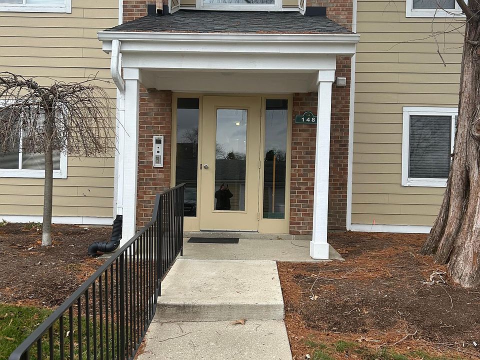1st image of 148 Mallard Glen Dr APT 4