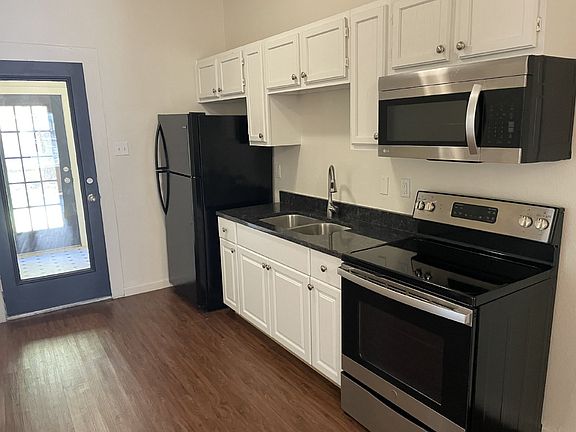 2nd image of 239 Taft Blvd #1