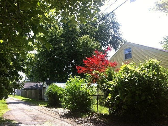 2nd image of 2319 Maple St