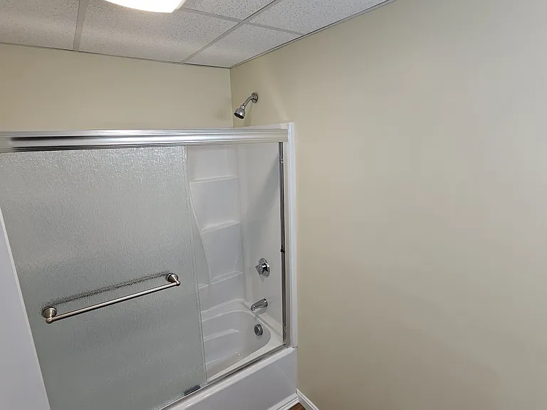 8 Robinson St #2R — Photo 7