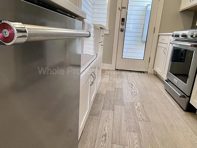 1547 Utica St — Photo 10