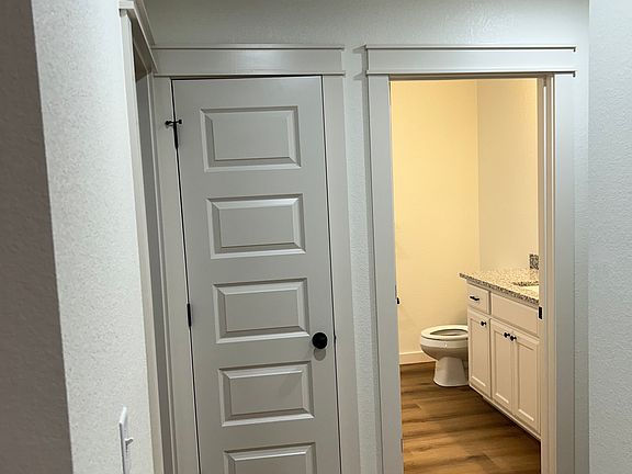 4th image of 11 Lockerbie Cir
