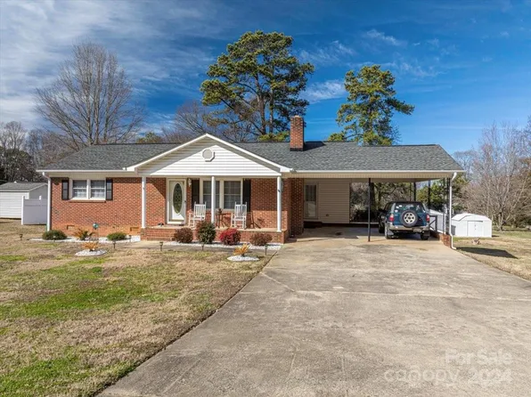 3241 Robinwood Rd, Gastonia, NC 28054