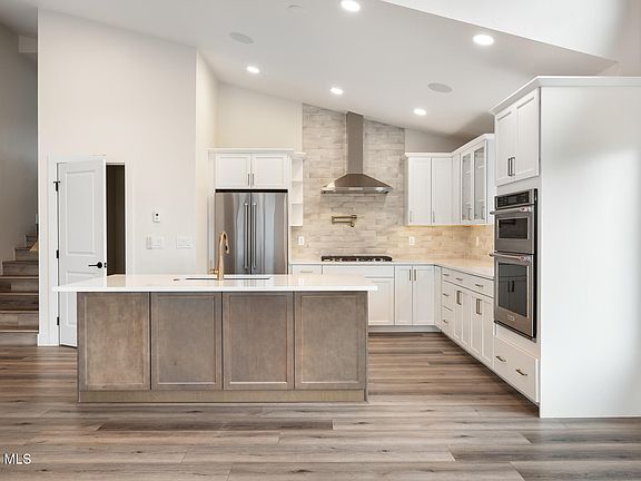 5th image of 904 Wapiti Drive #7B