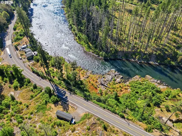 47901 McKenzie Hwy, Vida, OR 97488
