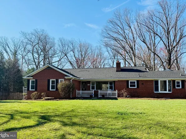 8509 Crestview Dr, Fairfax, VA 22031