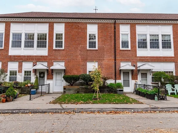 35 Eldridge Rd APT 208, Jamaica Plain, MA 02130