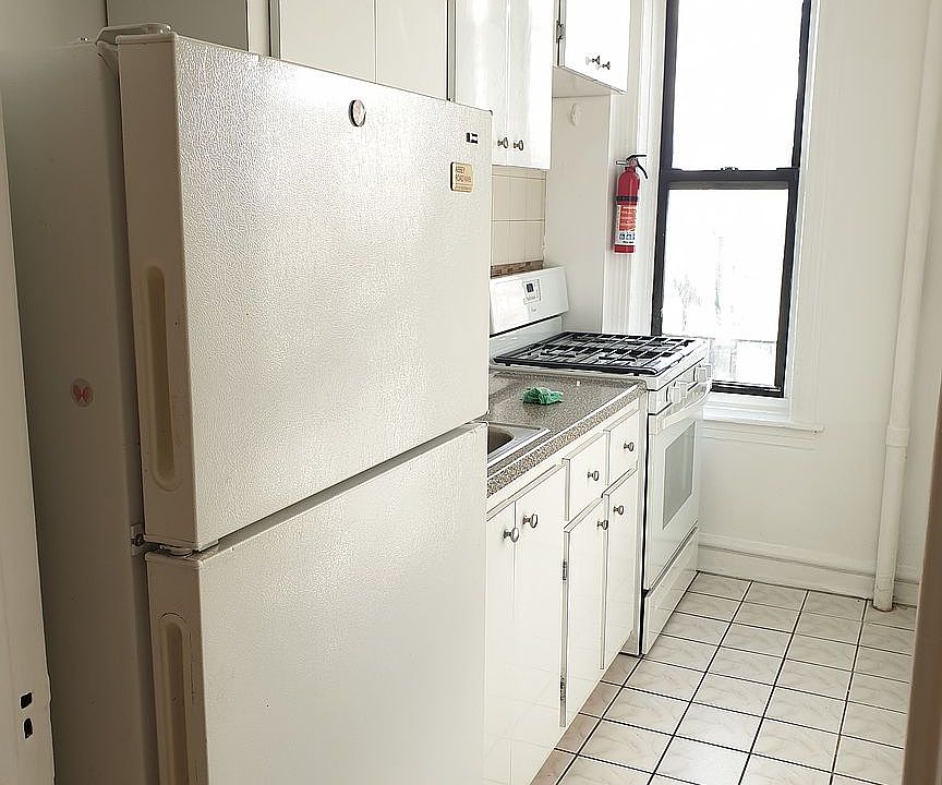 2nd image of 1618 Beverley Rd #3K