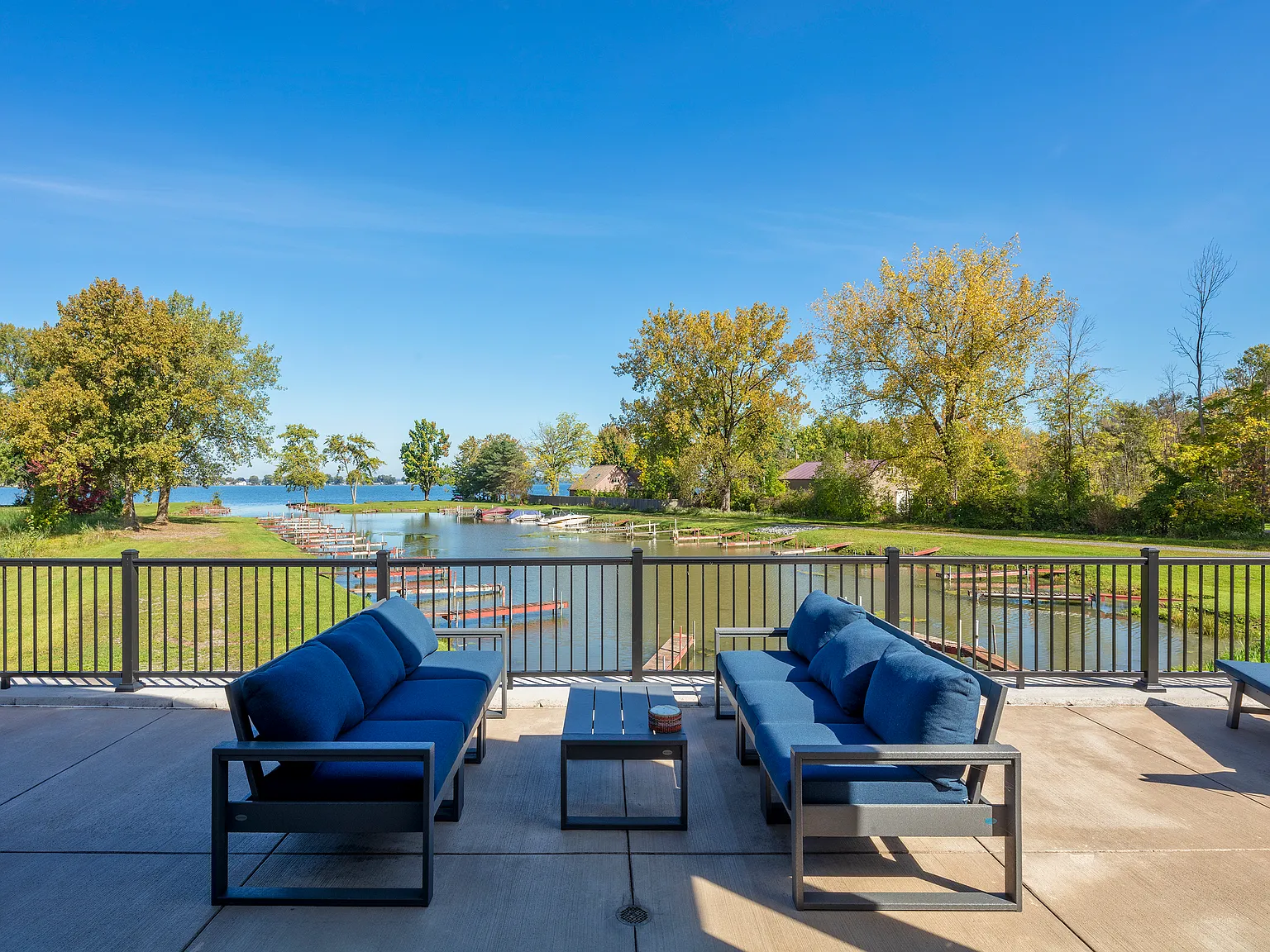 Loso Lakeside Apartments — Photo 4