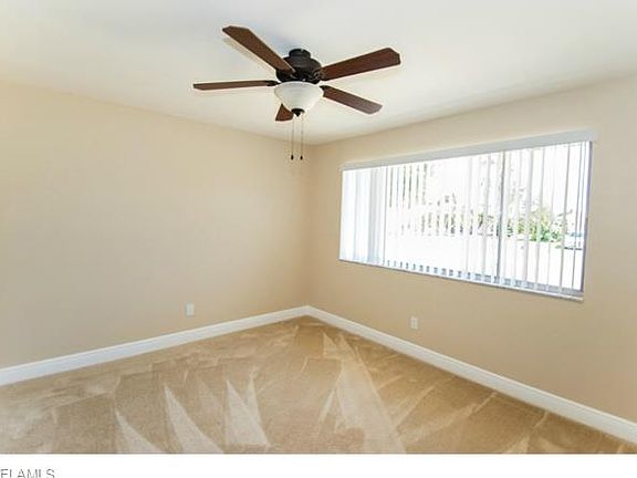4th image of 929 SW 52nd St
