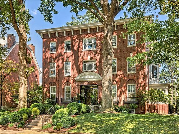 4th image of 81 Waterman Pl
