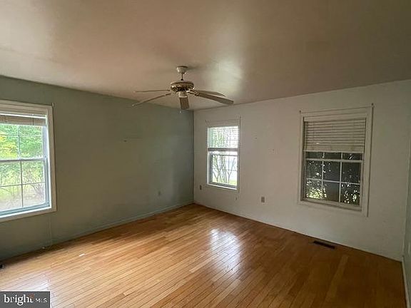 3rd image of 8 Love Creek Dr