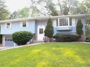 918 Chapel Hill Rd, Madison, WI 53711