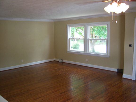 5th image of 2700 Griffith Ave